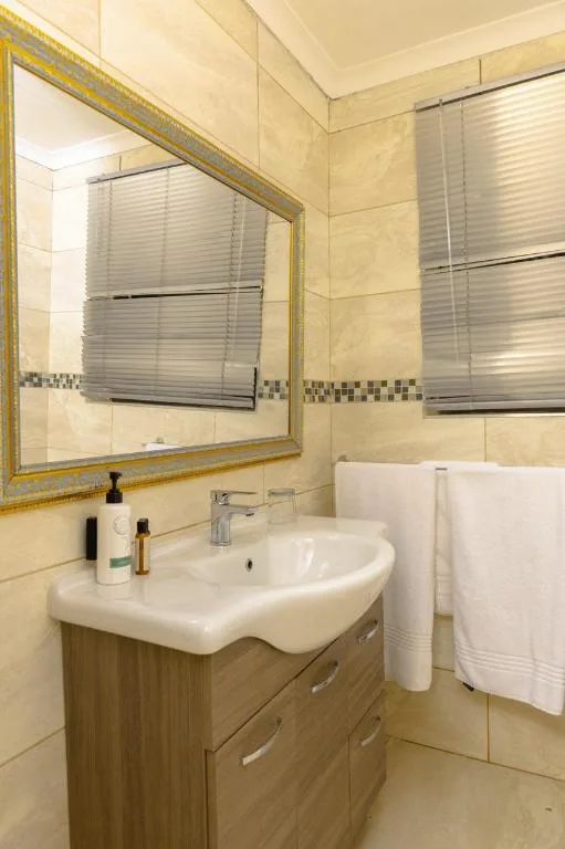 غرفة قياسية بسرير مزدوج، The Garden's Boutique Hotel 1/2