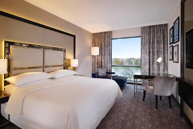 غرفة بريميوم بسرير كينج مع دخول صالة النادي، Sheraton Grand Krakow Formerly Sheraton Krakow Hotel 1/5