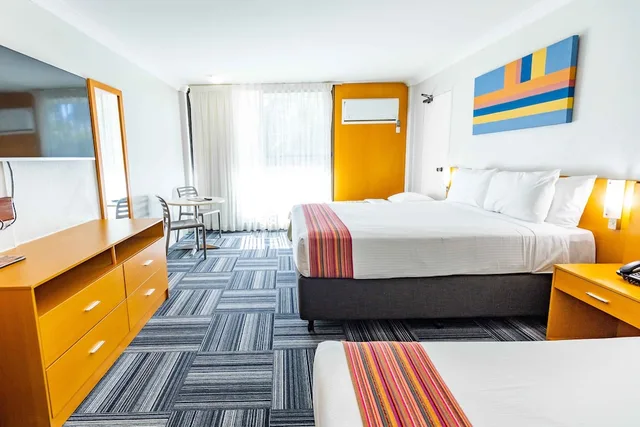 Budget, Resort, 1 Queen and 1 Single Bed، Paradise Resort Gold Coast 1/3