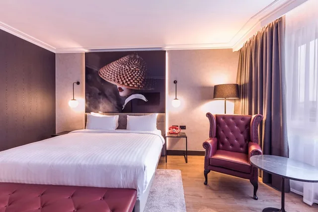 Superior, King Bed, Bunk Bed, Airport View، Radisson Red London Heathrow 7/10