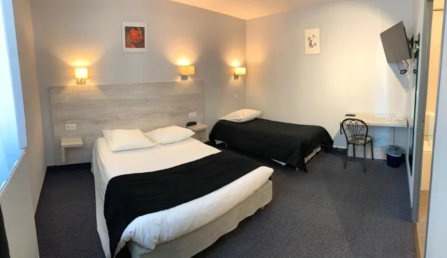 غرفة ثلاثية بسرير كوين وسرير فردي، Brit Hotel Suisse Et Bordeaux 8/10