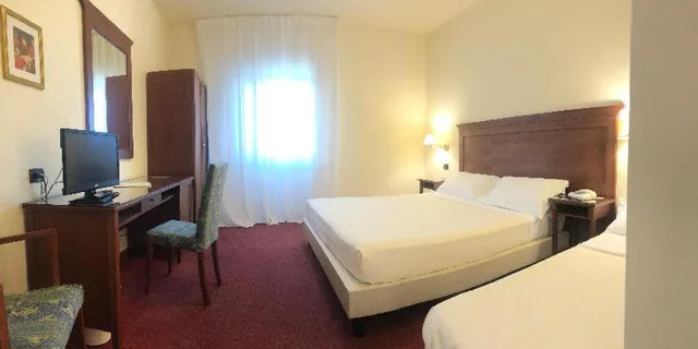 غرفة، Hotel HR 1/2