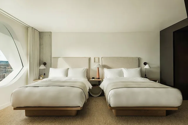 غرفة بسريرين كوين لذوي الإعاقة، Populus Hotel 1/4