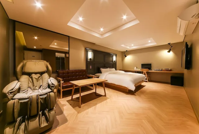 غرفة بريميوم بسرير مزدوج، Cherish Hotel 2/3