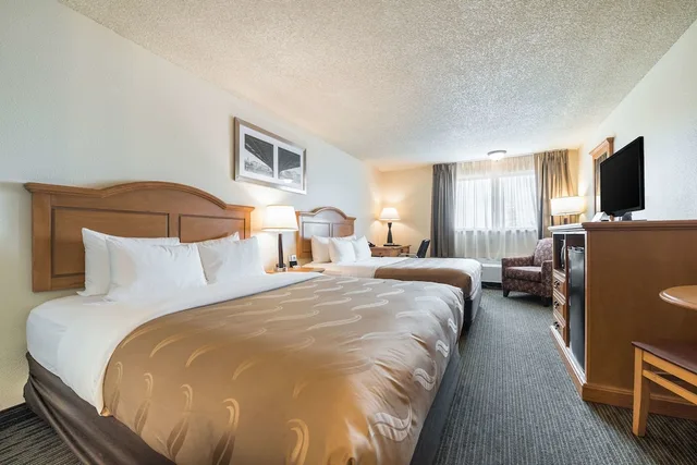 غرفة بسريرين كوين لذوي الإعاقة، Quality Inn & Suites Silverdale Bangor-Keyport 2/9