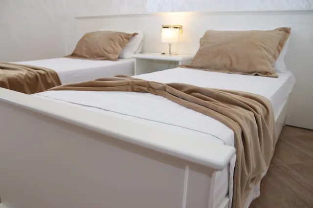 غرفة قياسية بسريرين منفصلين بإطلالة على البحر، Iliria Internacional Hotel 6/10