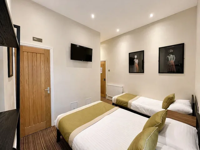 غرفة عائلية ثلاثية بسرير مزدوج وسرير فردي، The Kings Cross Hotel 3/8