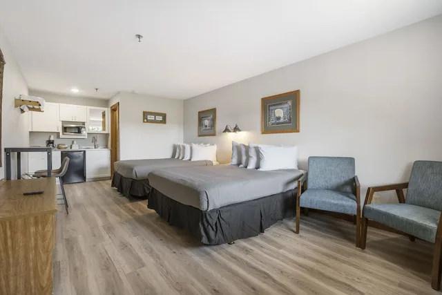 Lodge, 2 Queen Beds, Kitchenette، White Wing Lodge 1/4