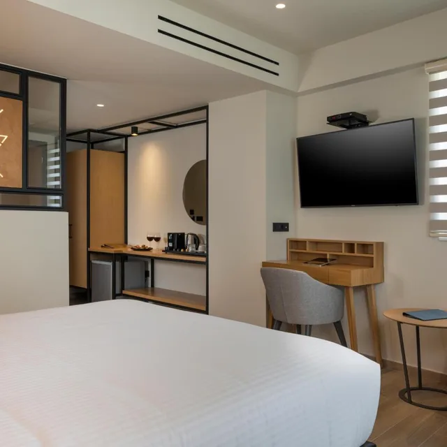 غرفة ثلاثية بإطلالة على البحر، Hyperion City Hotel & Spa 4/10