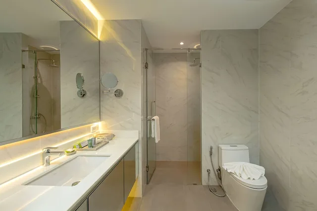 Family Suite, 1 King and 1 Single Beds, Pool Access، Wyndham Garden Naithon Phuket 2/2