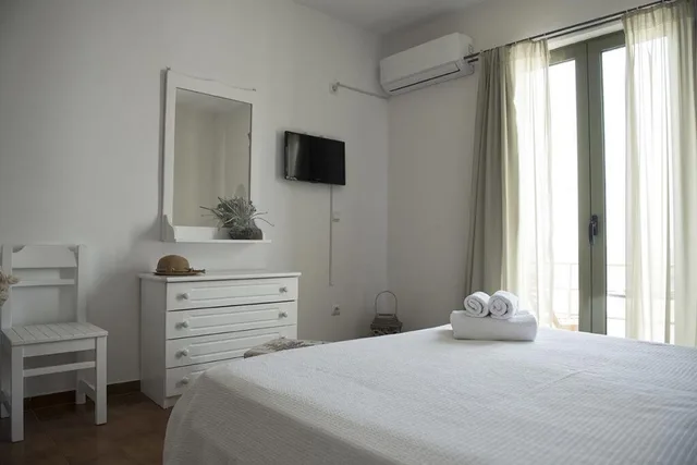 غرفة بسرير مزدوج بإطلالة على البحر، Fiamegou Villa 1/9