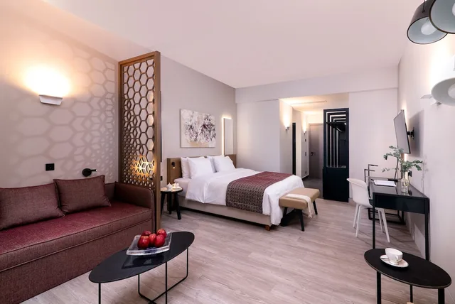 جناح جونيور بسرير كينج مع أريكة، S Hotel Boutique Thessaloniki 2/3