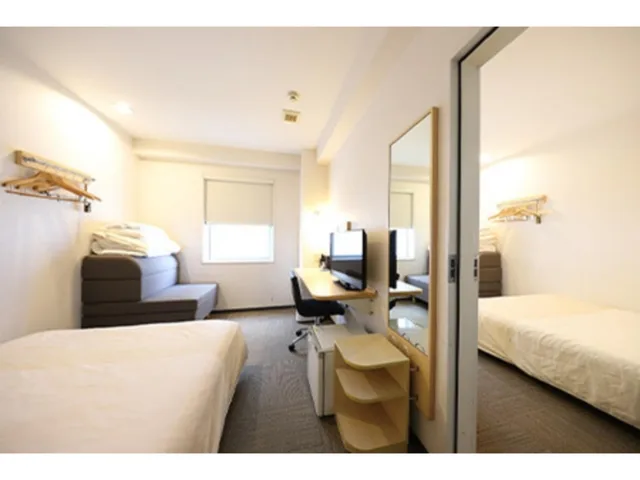 غرفة متصلة مع أريكة، Smile Hotel Kyoto Karasuma Gojo 2/2