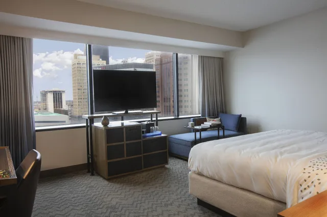 غرفة ركنية بسرير كينج، RENAISSANCE TOLEDO DOWNTOWN HOTEL 5/10