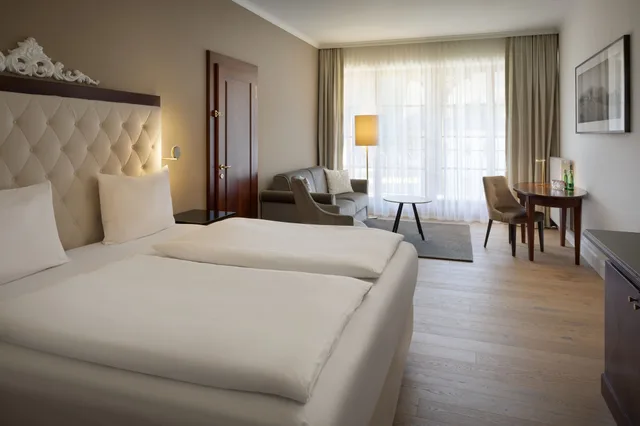غرفة سوبيريور بسرير كينج بإطلالة على الحديقة، Arabella Jagdhof Resort am Fuschlsee, a Tribute Portfolio Hotel 1/9