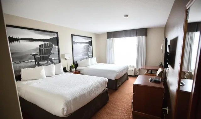 Room, King Bed, 2 Queen Beds, Pet Friendly, Smoking, Super 8 by Wyndham Whitecourt 2/5