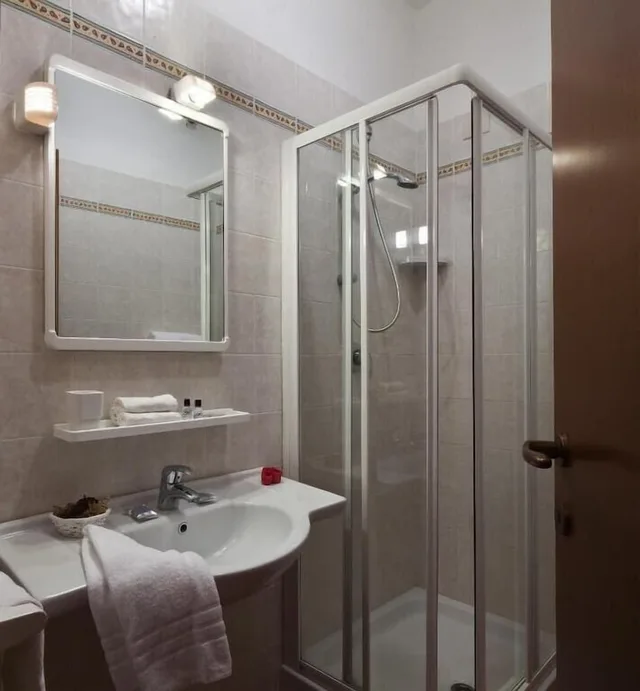 غرفة قياسية ثلاثية، Hotel Al Gabbiano 4/4