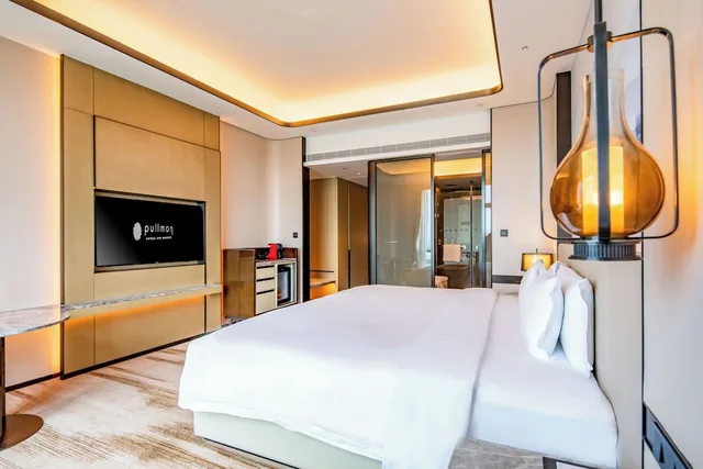 غرفة تنفيذية بسرير كينج بإطلالة على البحيرة مع دخول الصالة، Pullman Suzhou Taicang 4/5