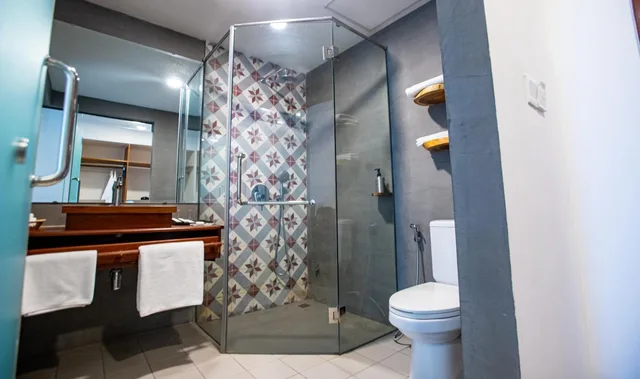 غرفة ديلوكس بسرير مزدوج بإطلالة على المسبح بشرفة، DACO Hotel 10/10