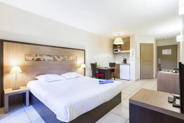 استوديو بسرير كوين، Appart Hotel Garden & City Rousset 1/7