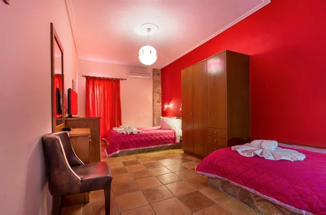 غرفة ثلاثية، Aktaion Hotel 10/10