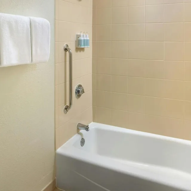 جناح بسريرين مزدوجين مع أريكة، Courtyard By Marriott Atlanta Airport South Sullivan Road 7/10