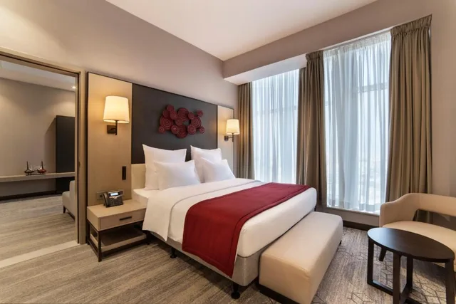 جناح جونيور، فندق رمادا من ويندام طريق الملك فهد(Ramada by Wyndham Hotel King Fahd Road) 1/4