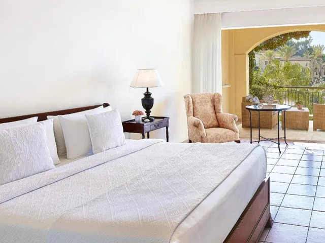 Room, Queen Bed, Lateral Side Sea View, Sofa، Grecotel LUXME Oasis 4/6