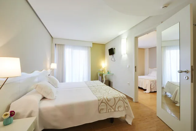 غرفة ثلاثية، Meridional Hotel 3/7