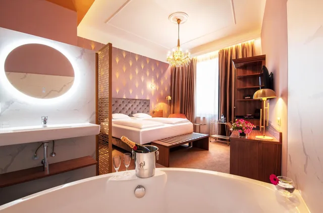 غرفة بسرير كينج بجاكوزي، Boutique Hotel Donauwalzer 4/5