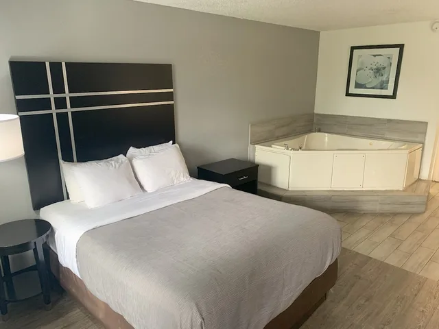 غرفة بسرير كوين، Quality Inn & Suites Hardeeville - Savannah North 1/6