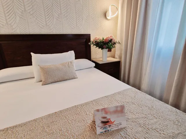 جناح جونيور عائلي، Hotel Plaza del Castillo 6/9