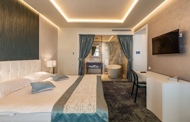 Senior, Suite, King Bed, Sea View, Terrace، Hotel Opera Mamaia 3/8