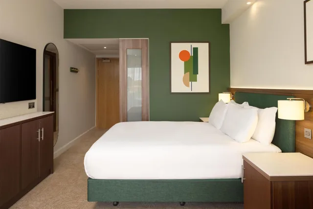 غرفة بسرير مزدوج مع أريكة، Hilton At St Georges Park Burton upon Trent 4/10