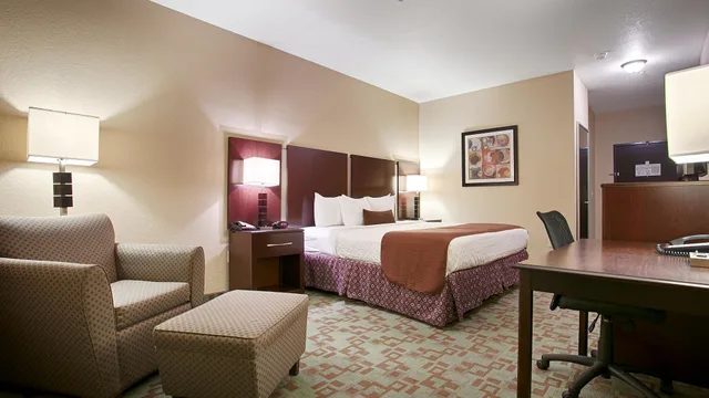 غرفة قياسية بسرير كينج، Best Western Plus Eastgate Inn & Suites 4/8