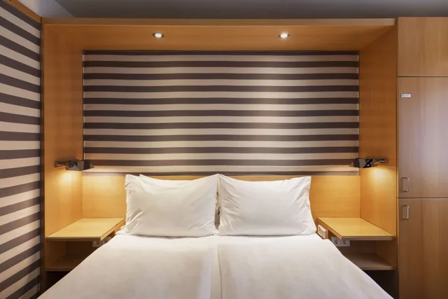 غرفة قياسية بسرير كوين بإطلالة على الفناء، HOLIDAY INN VIENNA CITY 2/7