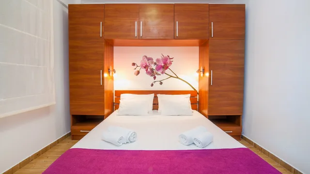 1 Bedroom, Apartment, Shared Balcony, Raymond Apartments 1/3