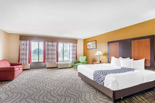 جناح استوديو بسريرين كينج، Baymont by Wyndham Moss Point 1/10