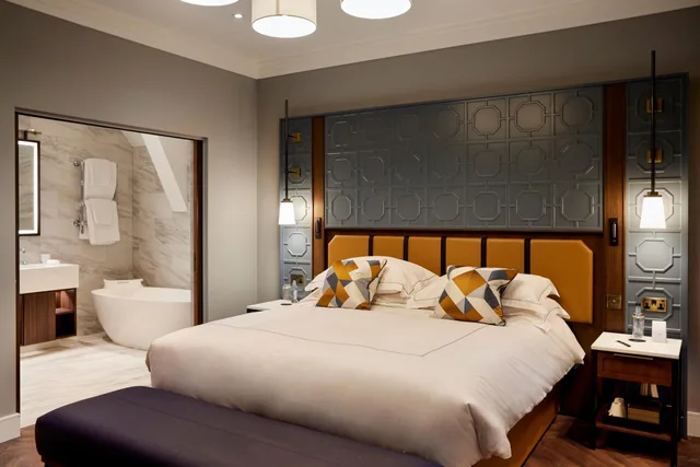 جناح، The Parkgate Hotel 2/6