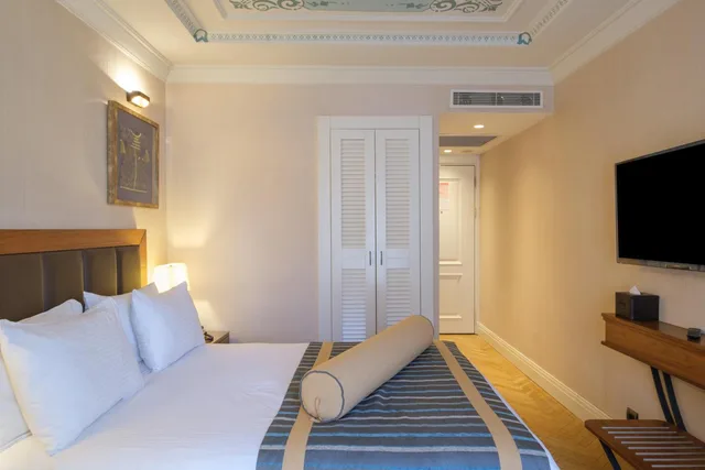 French, Twin Beds, Street View، Golden Age Hotel Taksim 5/10