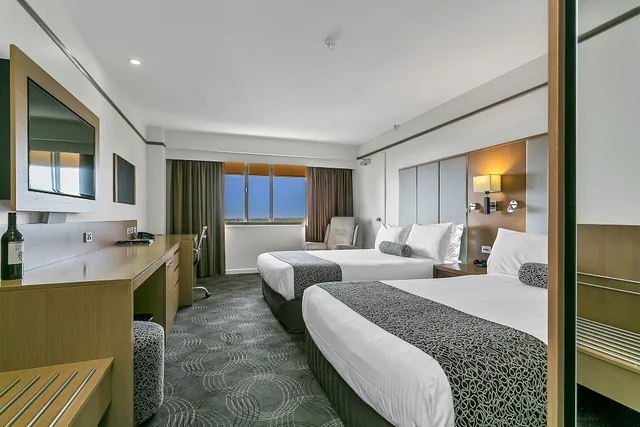Superior, 2 Double Beds, Stamford Plaza Adelaide 4/8
