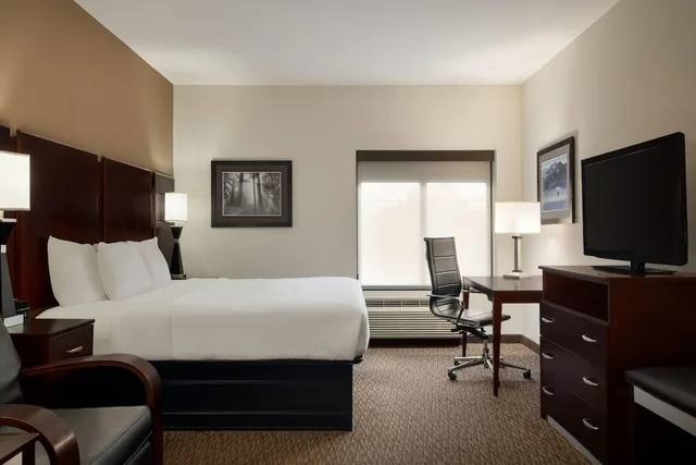 جناح عائلي بسرير كينج وسريرين منفصلين، La Quinta Inn Suites By Wyndham Memphis Wolfchase 2/5
