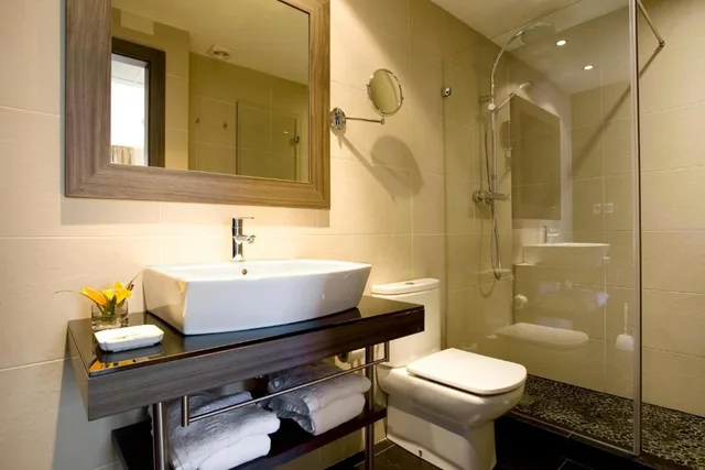 غرفة قياسية بسرير مزدوج، Oasis Hotel 1/2