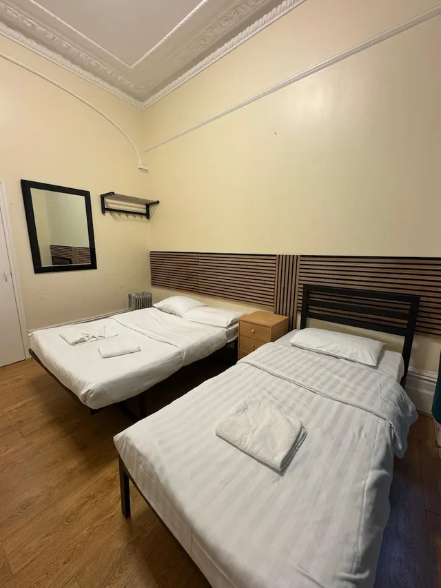 غرفة ثلاثية بسرير مزدوج وسرير فردي، Anwar House 6/10