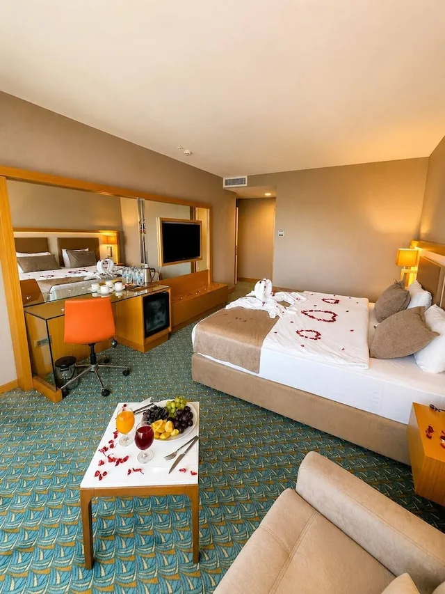 غرفة ديلوكس بسرير كوين بإطلالة على البحر مع أريكة، Blue Sea Hotel 7/8