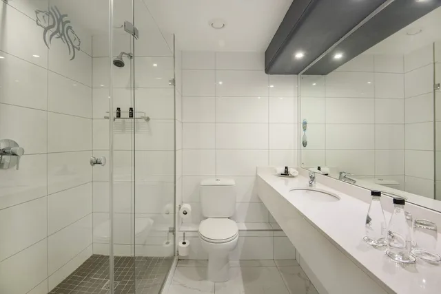غرفة قياسية بسرير مزدوج، The Commodore Hotel 6/10