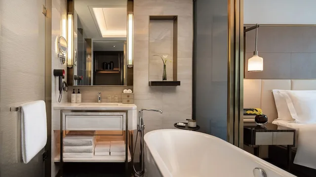 غرفة كلاسيكية بسرير كينج بإطلالة على المدينة، InterContinental Zhengzhou Zhengdong by IHG 1/6