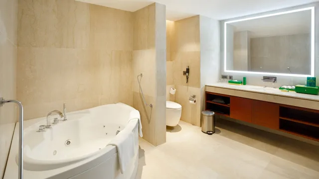 غرفة بريميوم بسرير كينج بإطلالة على المدينة، Holiday Inn Dhaka City Centre 8/10
