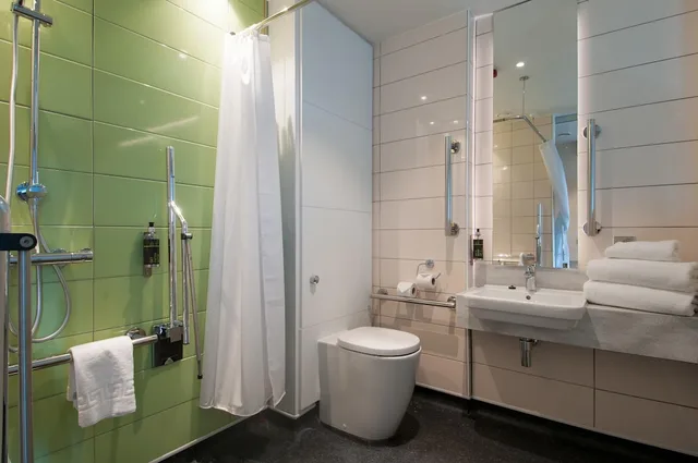 Standard, Double Bed, Accessible, Hub By Premier Inn London City Bank 4/5