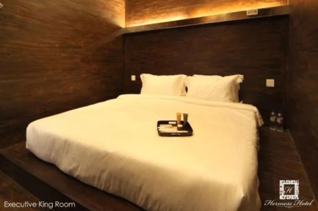 غرفة سوبيريور بسرير كينج للمدخنين، Hermess Hotel 1/2